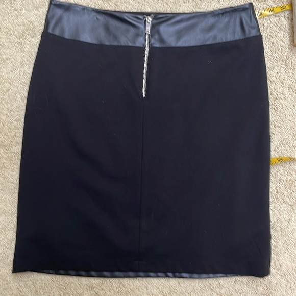 Lena Gabrielle Layered Tiered Faux Leather Pencil Skirt Edgy Knee Length Size 8 - Picture 6 of 9